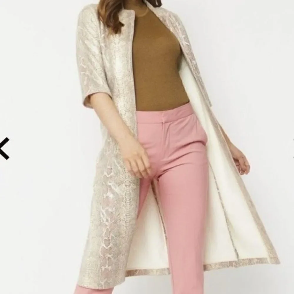 Tahari snakeskin print coat size Medium BoxS 3/4 sleeves medium length